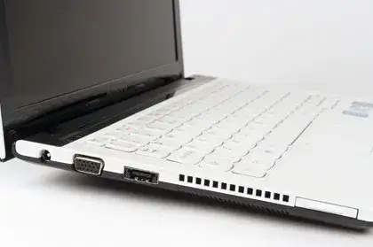 Lenovo Ideapad U160 - Image 2