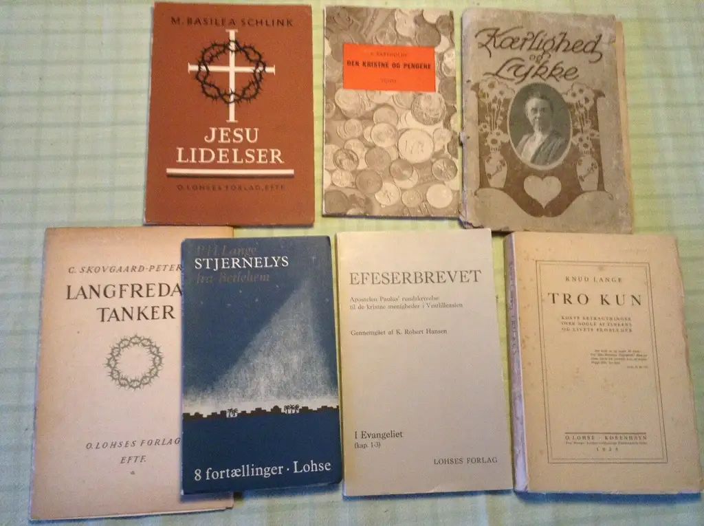 Andaligar Bøkur Til Sølu. Image