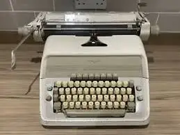 Gamlar skrivimaskinur Til Sølu. - Image 3