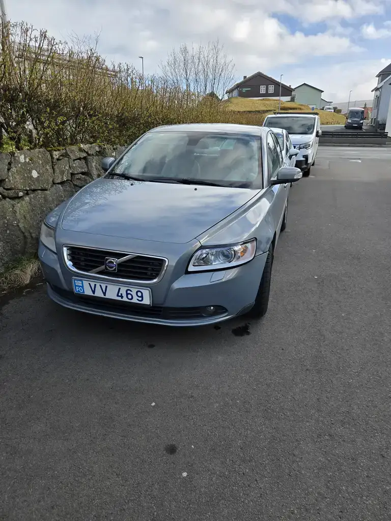 Volvo V40 - Image 1