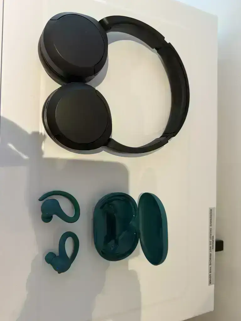 2 pør av Headphones