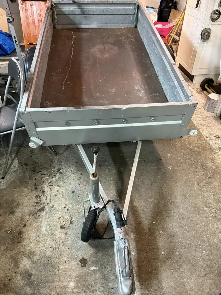 Brenderup Viðfestisvognur Til Sølu