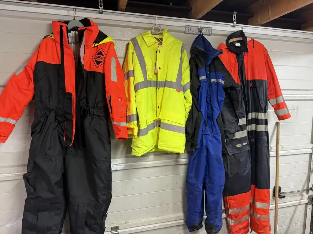 3 Ketilsdraktir og ein Arbeidsjakki til sølu - Image 1