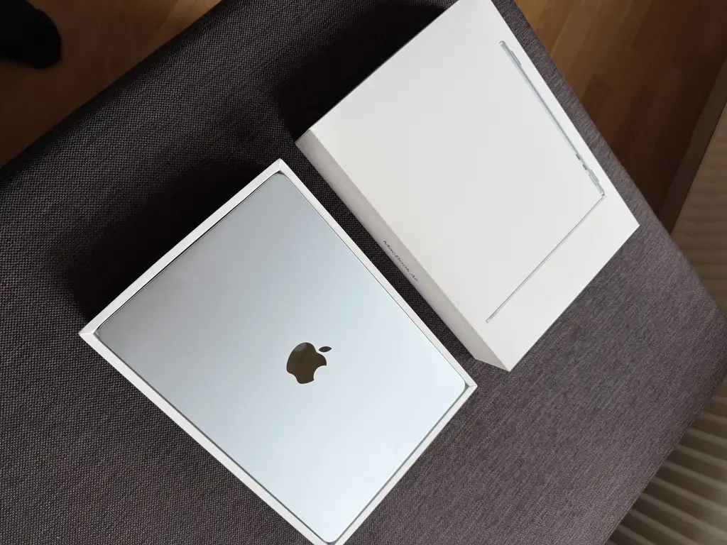 Macbook Air 13.6” 2026 - Image 2