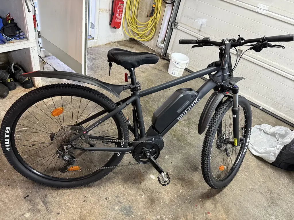 Mustang Vulcan electric 27,5'' elcykel 16 gear - black