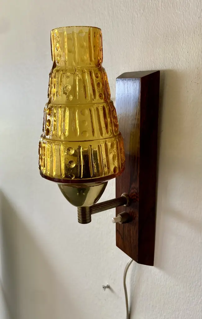 Lítil hugnalig lampa Image